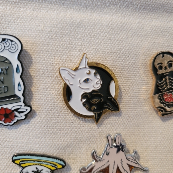 Yin Yang Celestial Sphynx Cats Enamel Pin - Bundle 3+ pins for a discount. - Picture 4 of 5